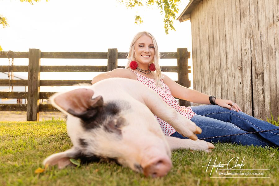 Seymour Iowa Senior with Pig